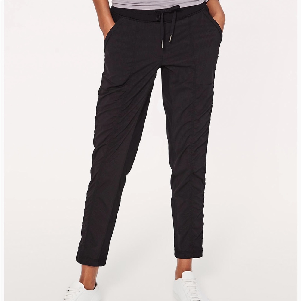 Lululemon Street to studio pant Size 6